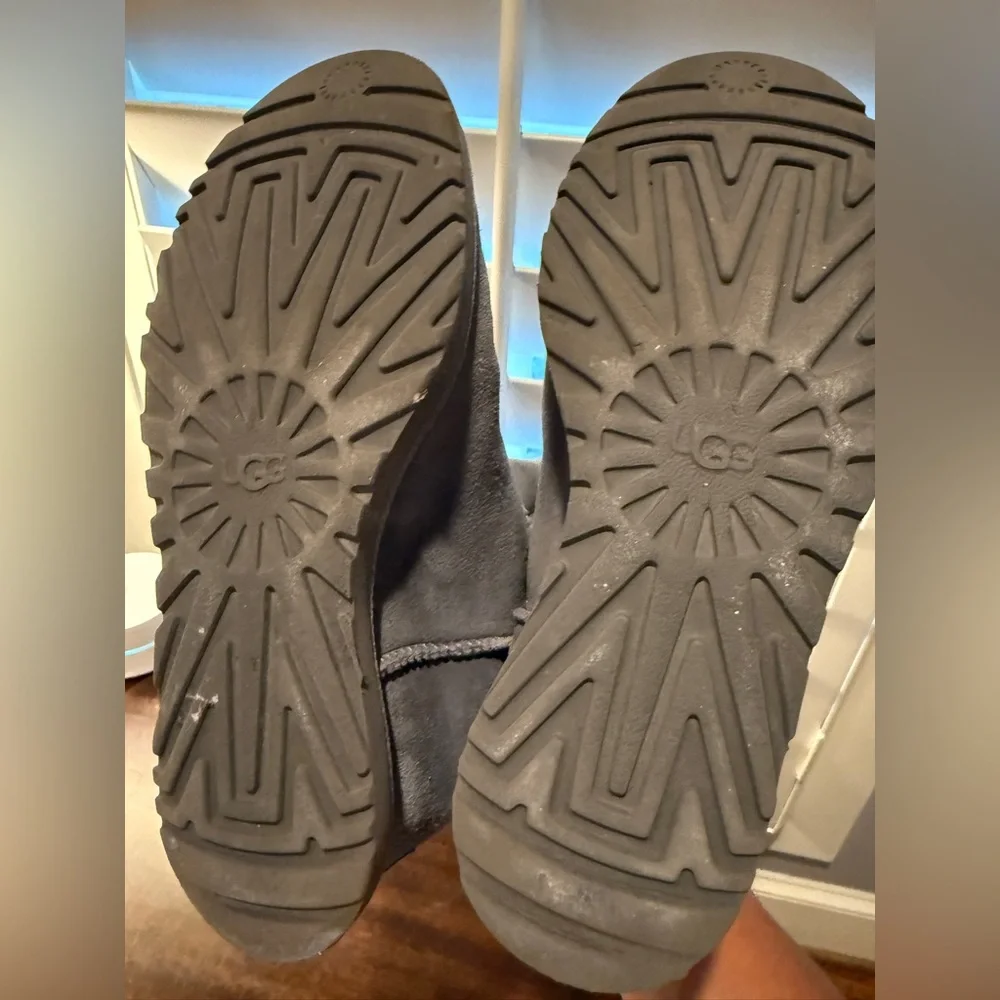 UGG wedge women’s boots with toggle button size 7 - Picture 5 of 5